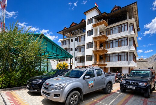Dee Grand Marq Hotel