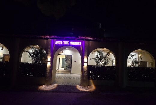 Into The Woods Restaurant & Luxurious Homestay