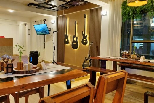 Aroma Inn and Eatery | Rooms and Cafe
