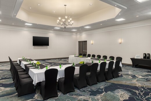 Holiday Inn Oakville Centre