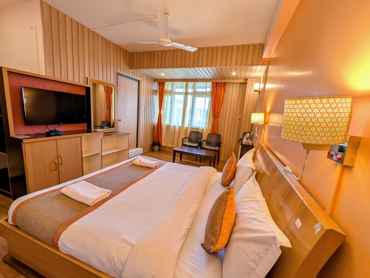 Orange Inn Stay | Rooms & Restaurant