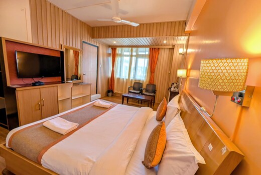 Orange Inn Stay | Rooms & Restaurant