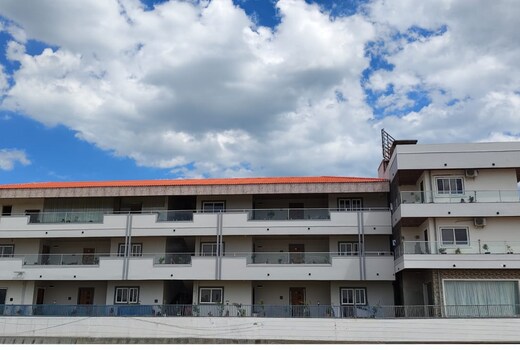 SR RESORTS