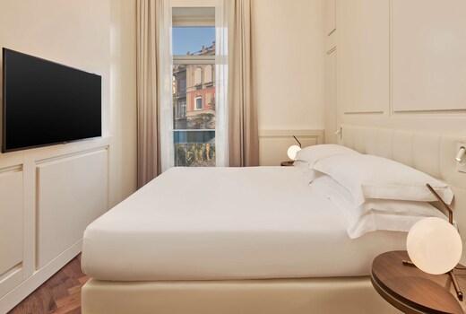 The Britannique Hotel Naples, Curio Collection By Hilton