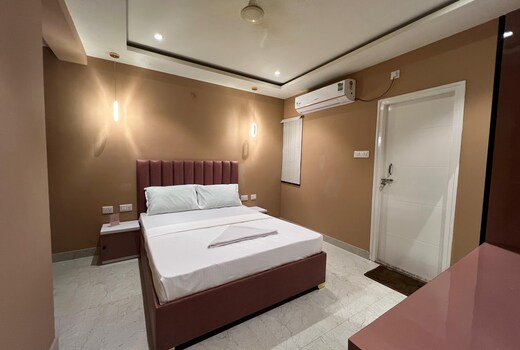 Seven Sky Inn