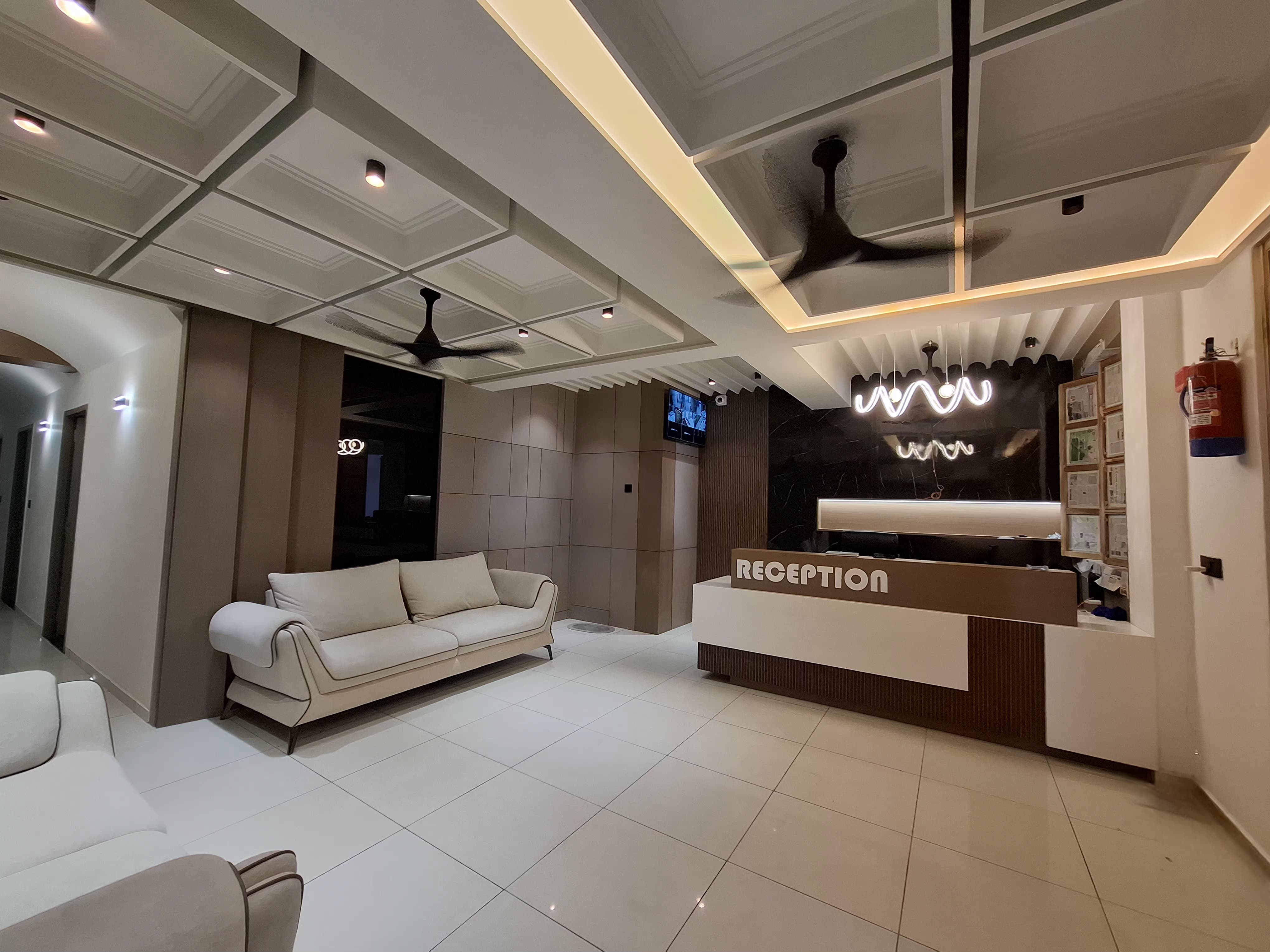Hotel Divine