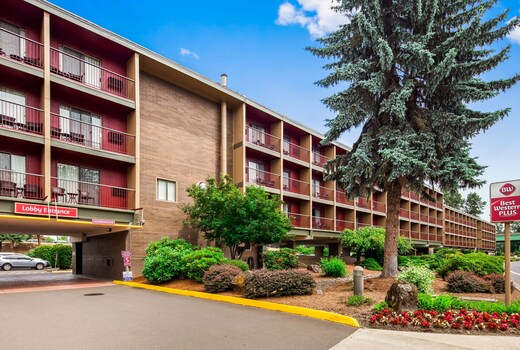 Best Western Plus Rivershore Hotel