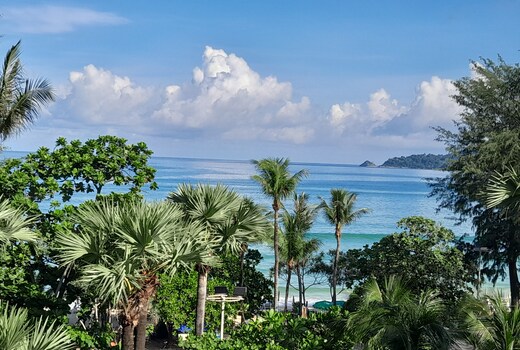 Island Patong Beachfront Hotel