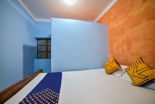 SPOT ON Shashi Prabha Palace
