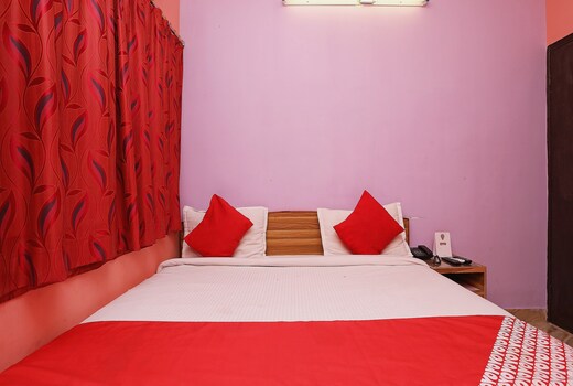 Hotel O Silver Inn Near Acropolis Mall