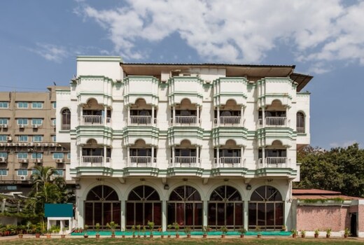 HOTEL GIRDHAR MAHAL