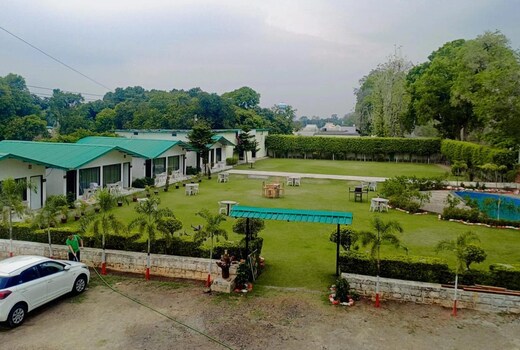 Six Seasons Resort