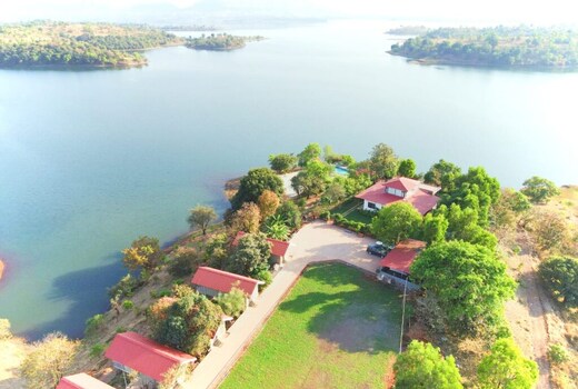 Shvas Island Resort
