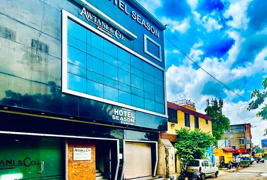 Hotel SeasonNear byAirport
