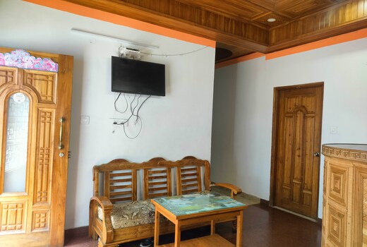 Hotel Kingsway Near Mall Road