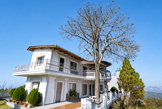 The Pine Villa (4BHK with WiFi & Cook)