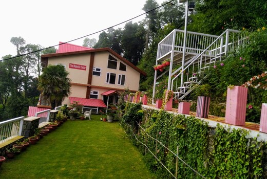 The Majestic Cedar | 2km From Mall Road, Stags not allowed