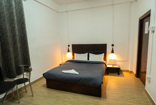 MIDWAY LODGE
