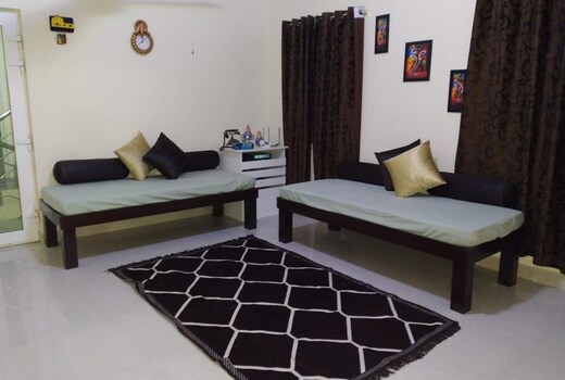 Aarudhara Holiday Home ( A Home way from Home )