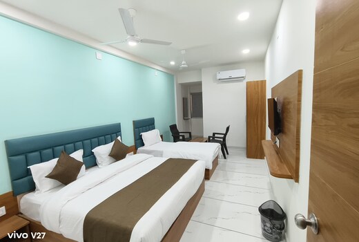 Hotel Akruti Inn