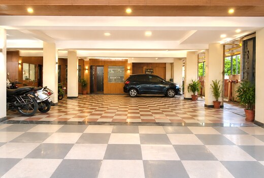 Elegance inn