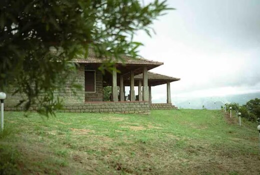 Skywalk British Bungalow