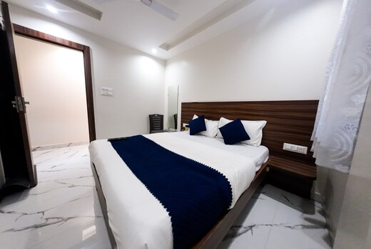 HOTEL PAVITRA PALACE( Nanakheda)