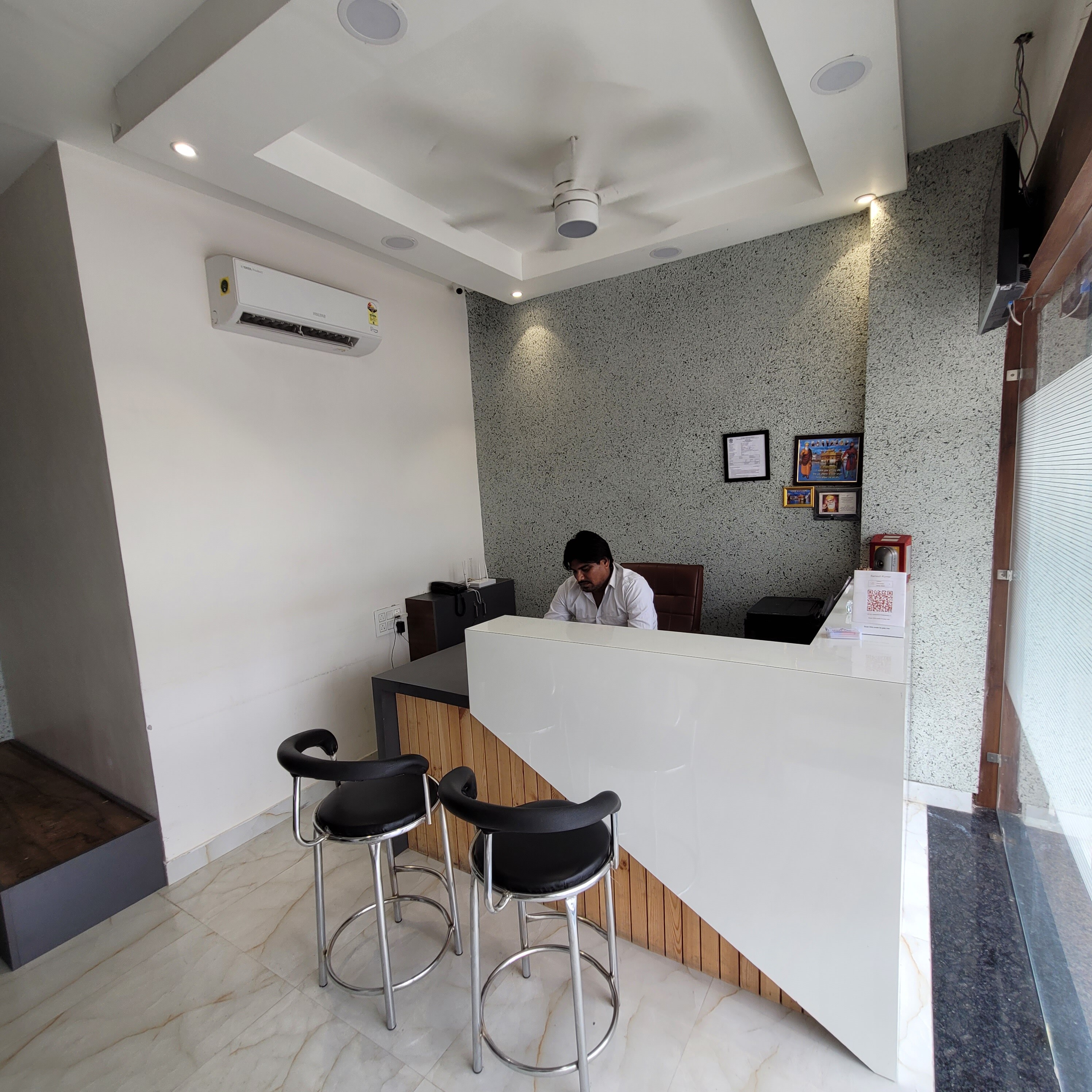 HOTEL CORAL