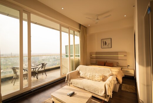 The Golden Nest Sunlit Studio with City Views