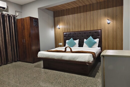 V9 Hotel