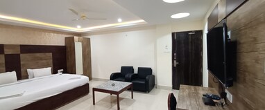 HOTEL RAJWADA PALACE