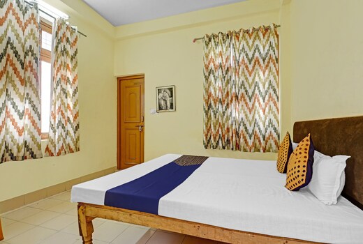 SPOT ON 82139 Royal Guest House