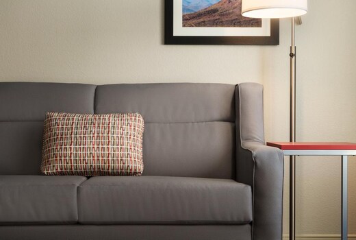 Hampton Inn & Suites - Glendale/Westgate