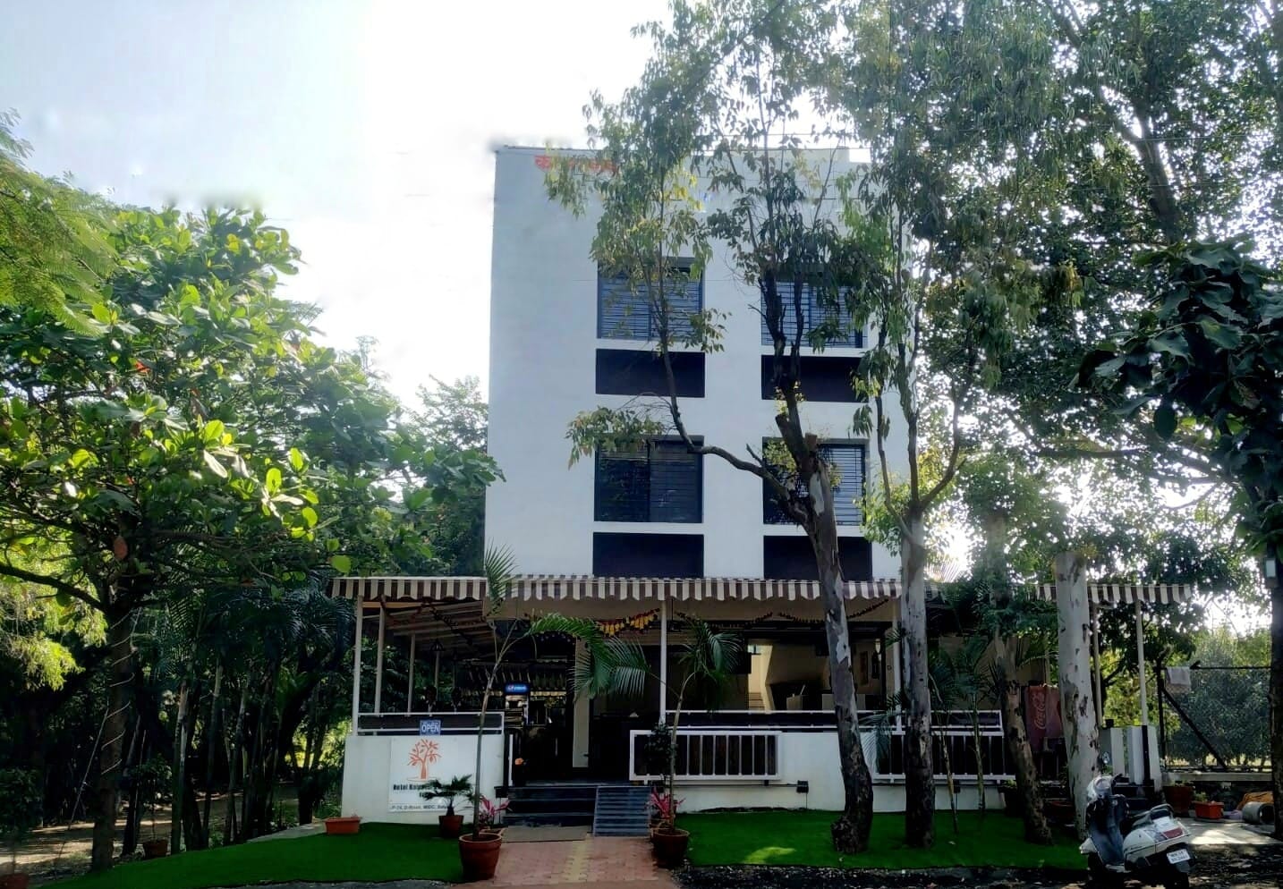 Hotel Kalpataru Oasis