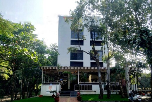 Hotel Kalpataru Oasis