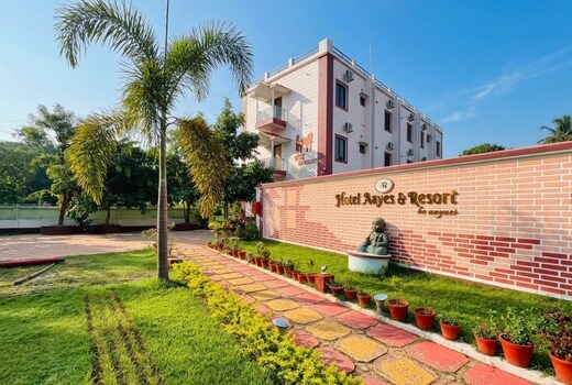 Hotel Aayes & Resort