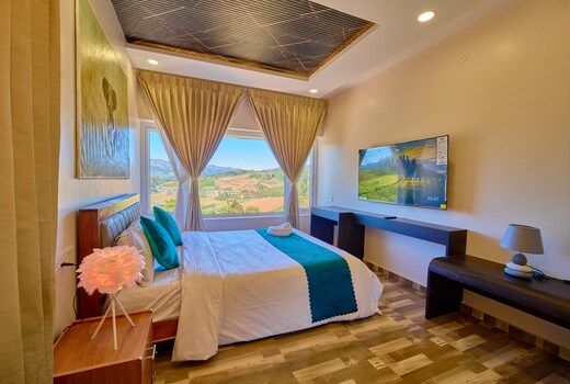 Vihani's Western Clouds Ooty by VOYE HOMES