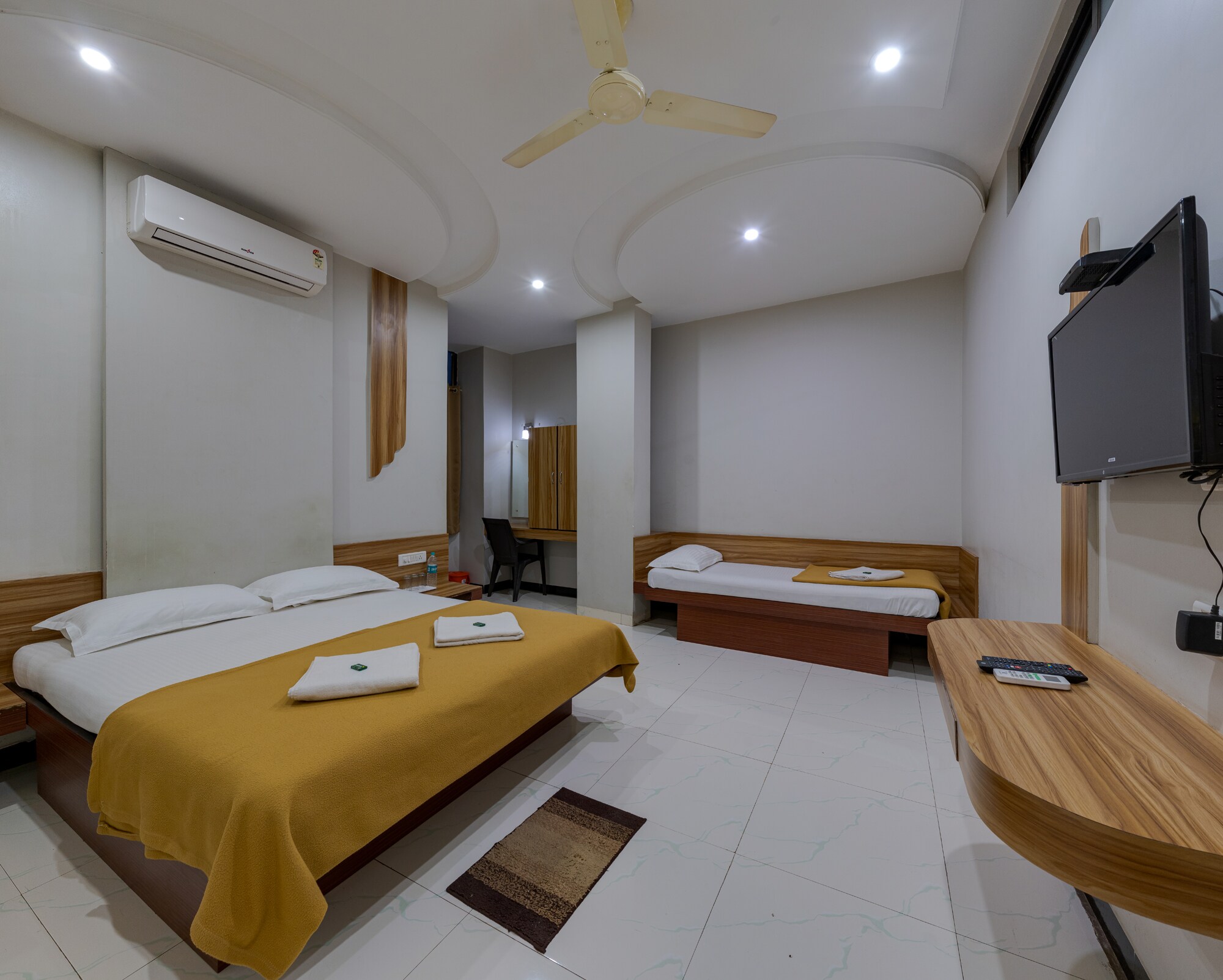 Hotel Adarsh Deluxe