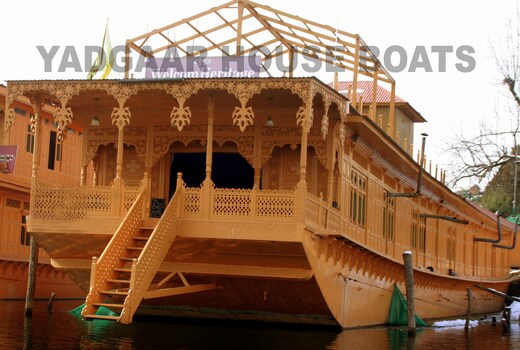 Yadgaar Houseboats