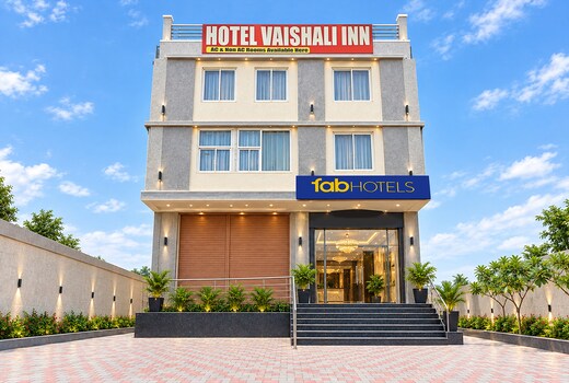 FabHotel Vaishali Inn
