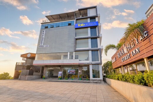 FabHotel New Raadhey Guest Inn