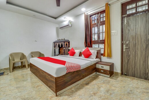 Shiv Shanti Lawn