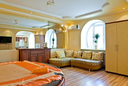 Lessor Apartment 105