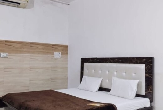 Shri Ji Rooms