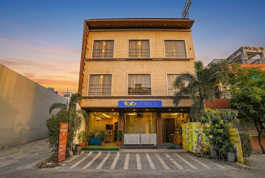 FabHotel New Saurabh Inn, Bengali Square