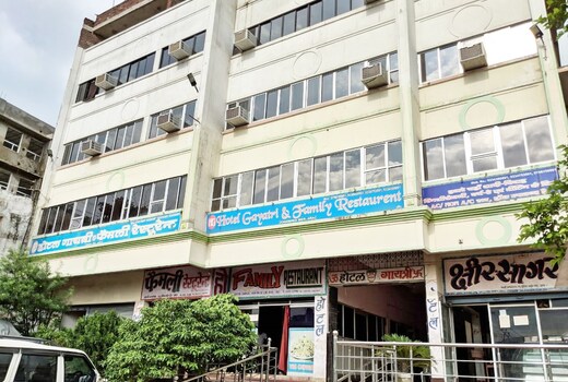 hotel gayatri and family restaurant