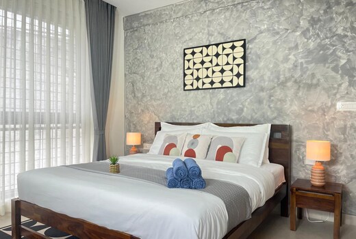 HYD Lake Haus1 AC 3BHK 65 TV Free Cleaning