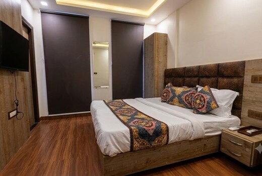 HOTEL CSJS INTERNATIONAL