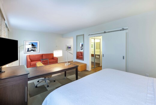 Hampton Inn & Suites Houston North IAH, TX