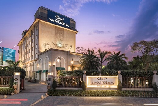 Nidhivan Sarovar Portico-Vrindavan Mathura